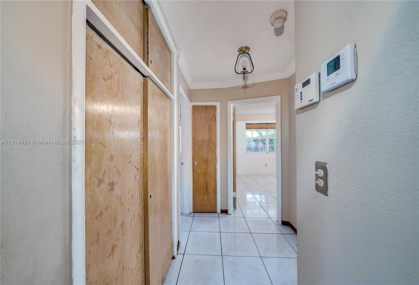 Small Image of 7140 FILLMORE ST, Hollywood Number 35