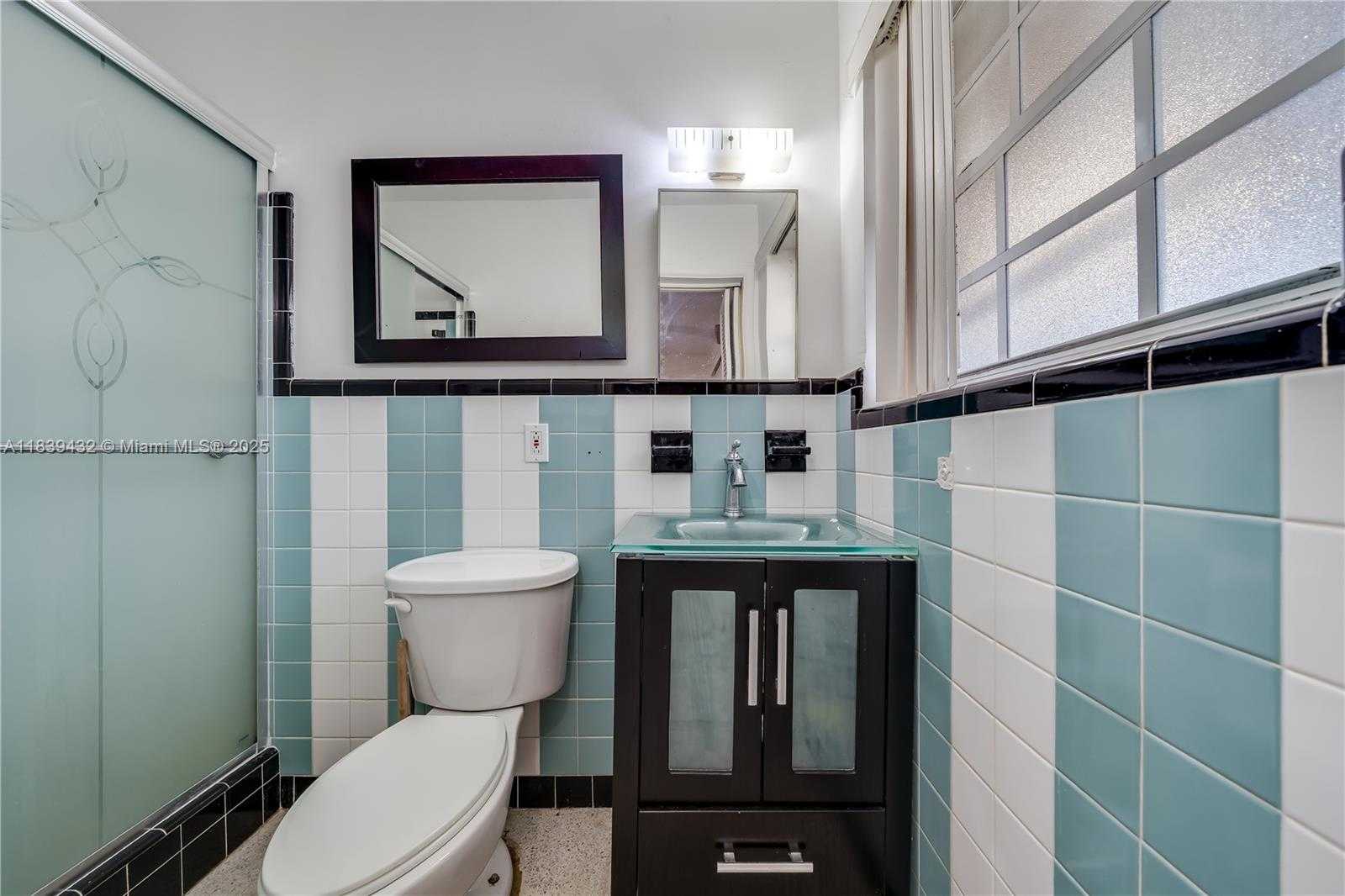 Small Image of 7140 FILLMORE ST, Hollywood Number 38