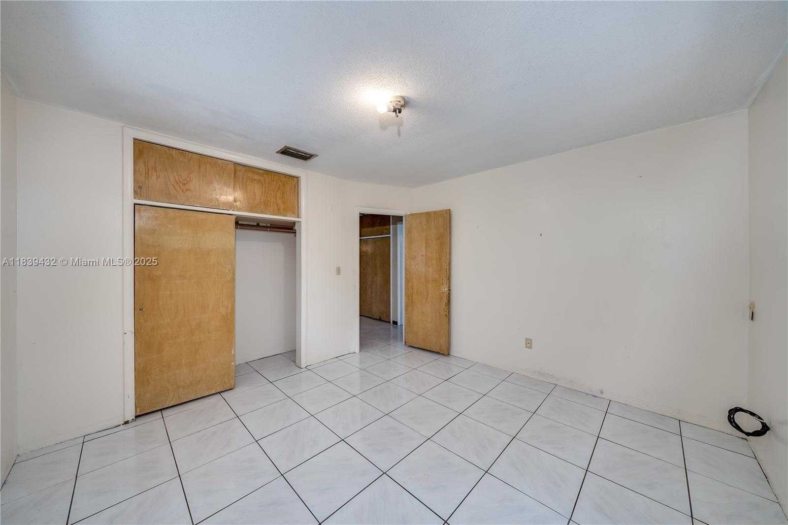 Small Image of 7140 FILLMORE ST, Hollywood Number 41