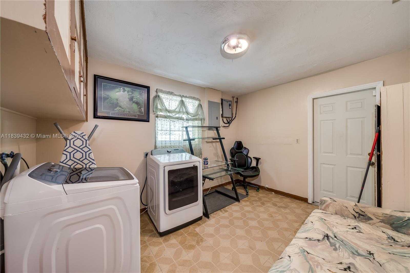 Small Image of 7140 FILLMORE ST, Hollywood Number 45