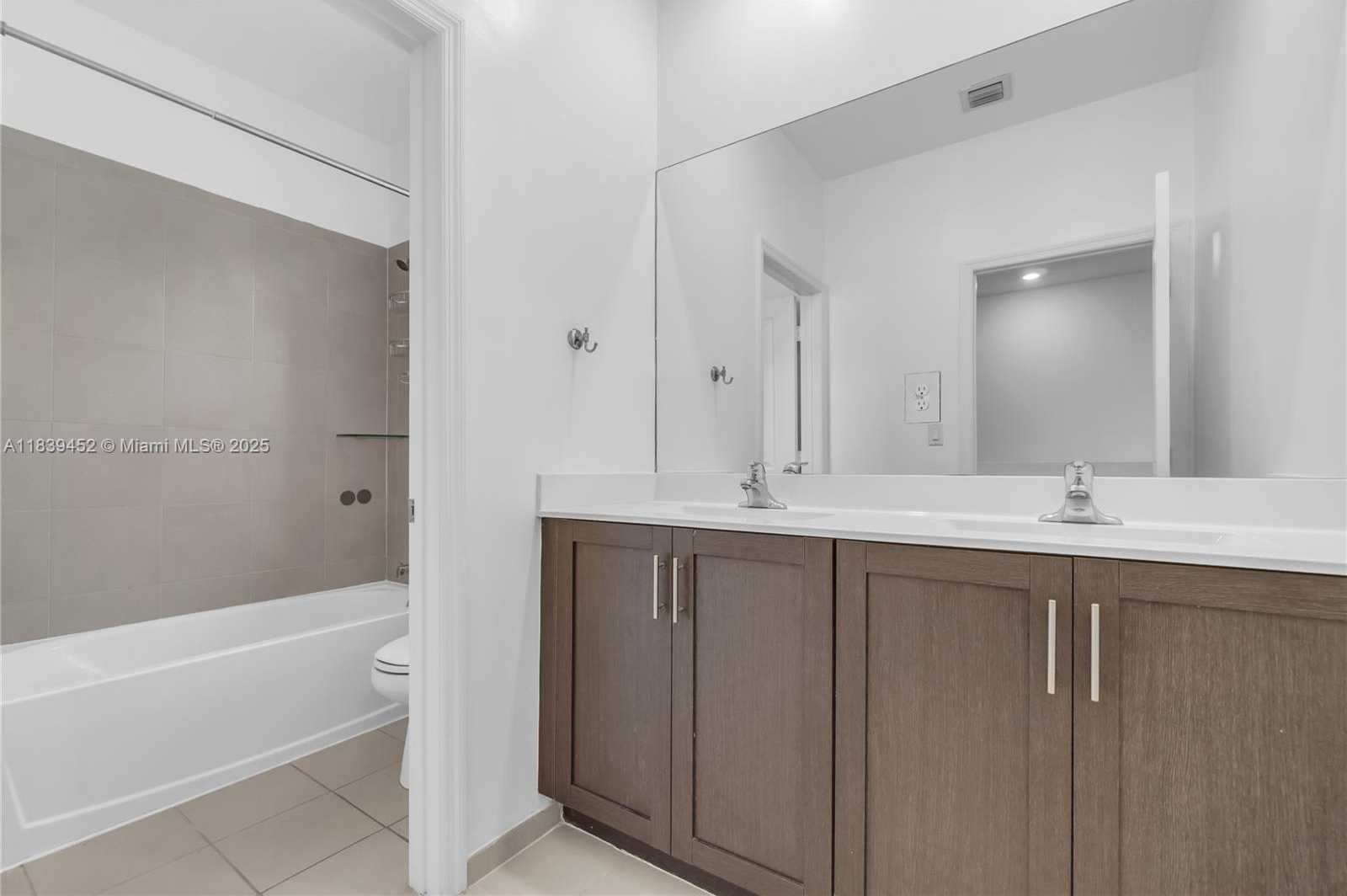 Small Image of 1412 SOUTH EAST 27TH TER, Homestead Number 19