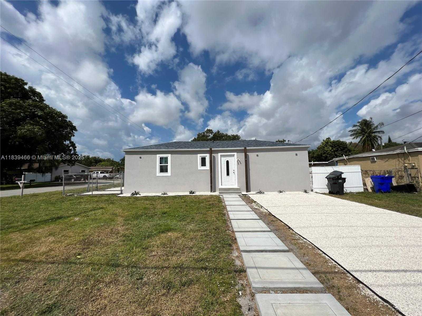 Small Image of 5803 ARTHUR ST, Hollywood Number 2