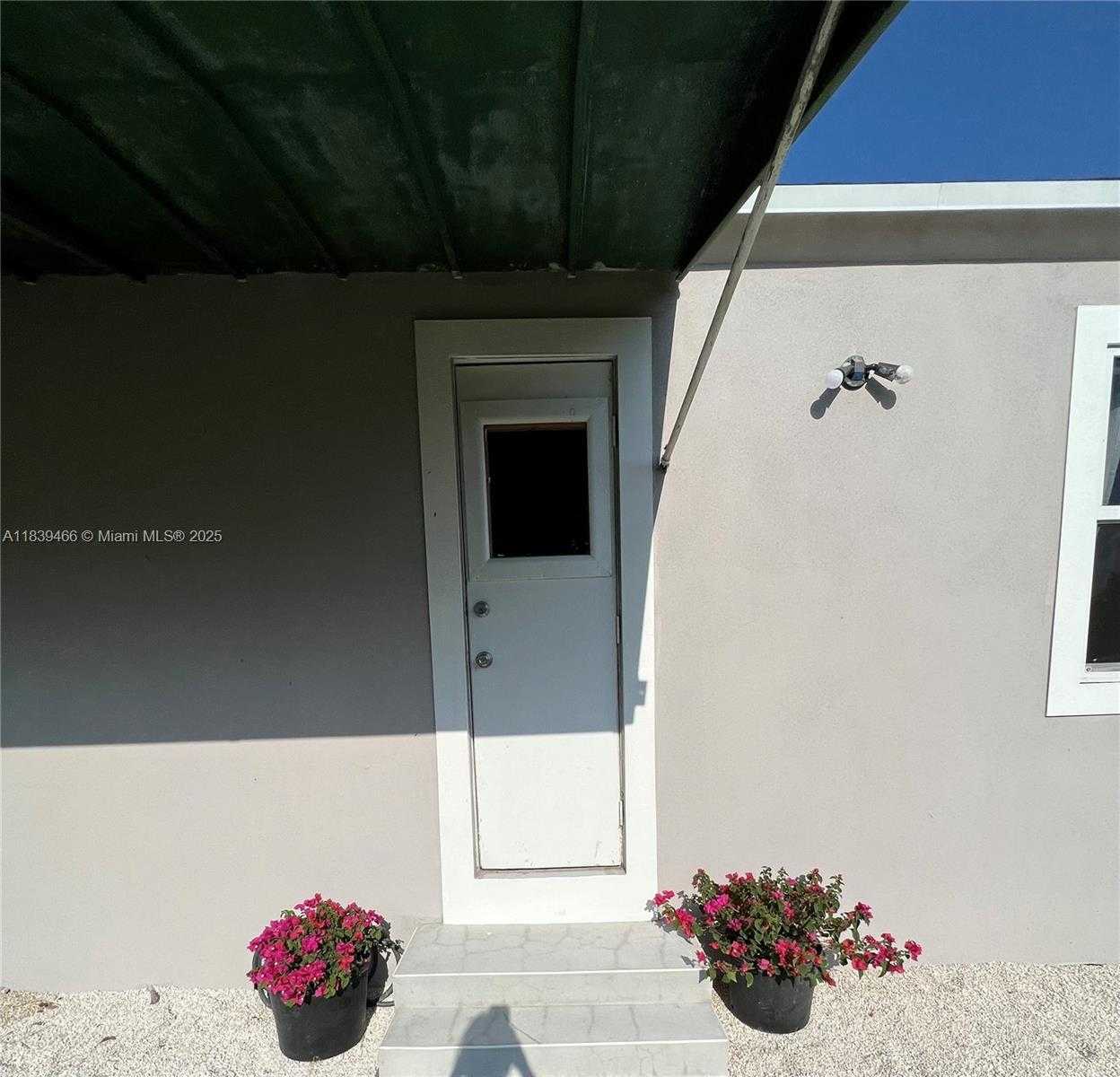 Small Image of 5803 ARTHUR ST, Hollywood Number 4