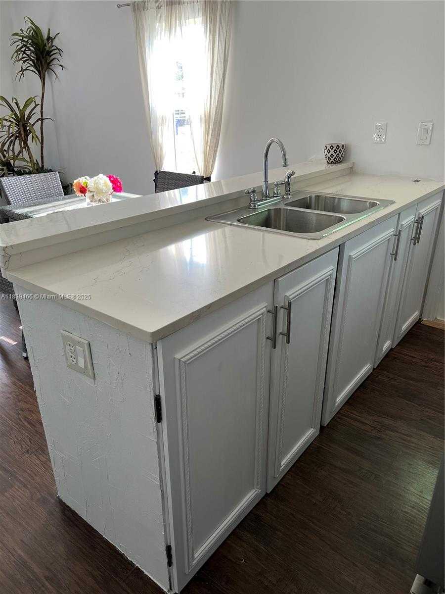 Small Image of 5803 ARTHUR ST, Hollywood Number 6