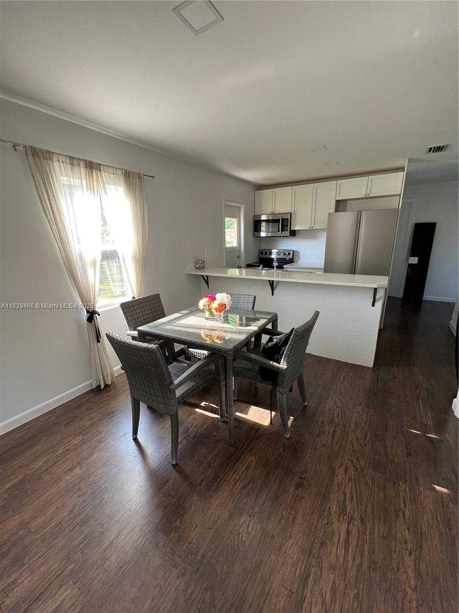 Small Image of 5803 ARTHUR ST, Hollywood Number 7