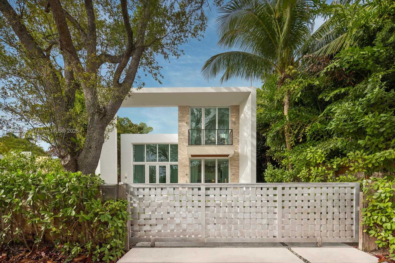 Small Image of 335 WEST 46TH ST, Miami Beach Number 2