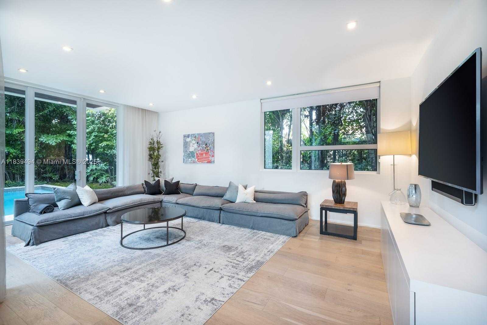 Small Image of 335 WEST 46TH ST, Miami Beach Number 28