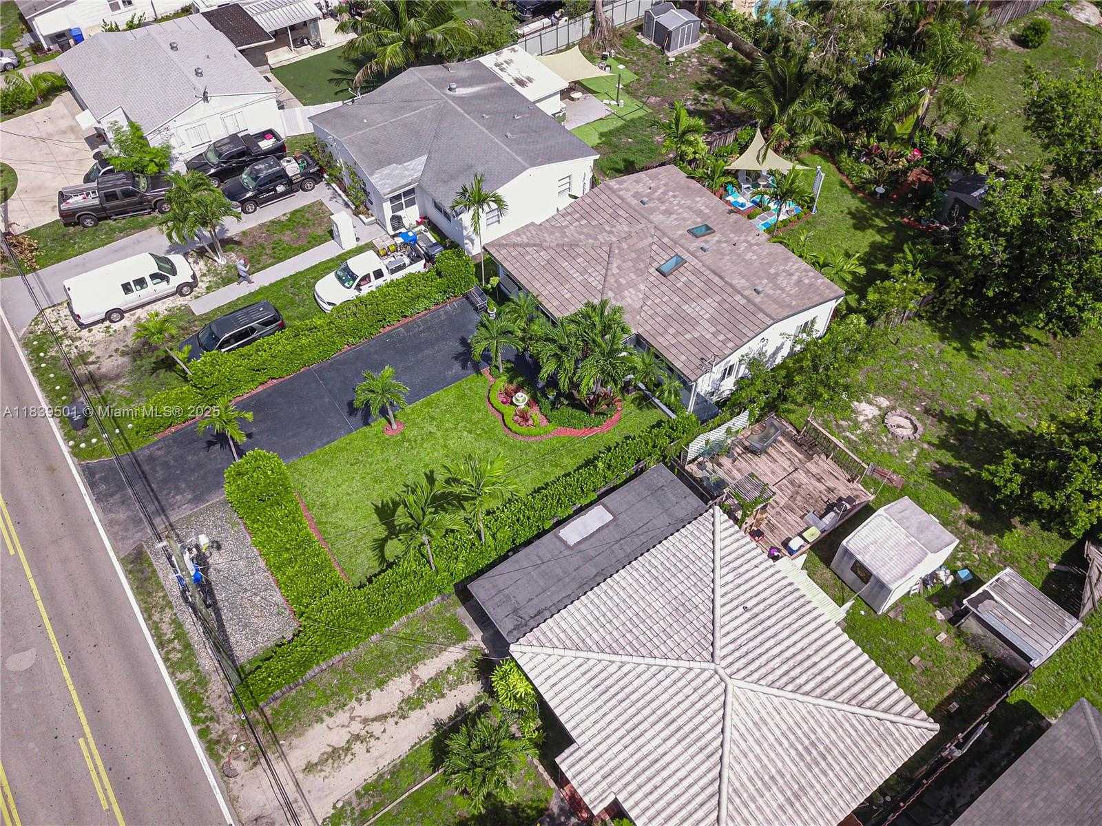 Small Image of 2245 JOHNSON ST, Hollywood Number 20