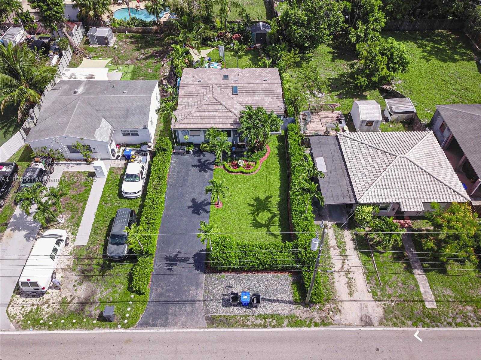 Small Image of 2245 JOHNSON ST, Hollywood Number 21