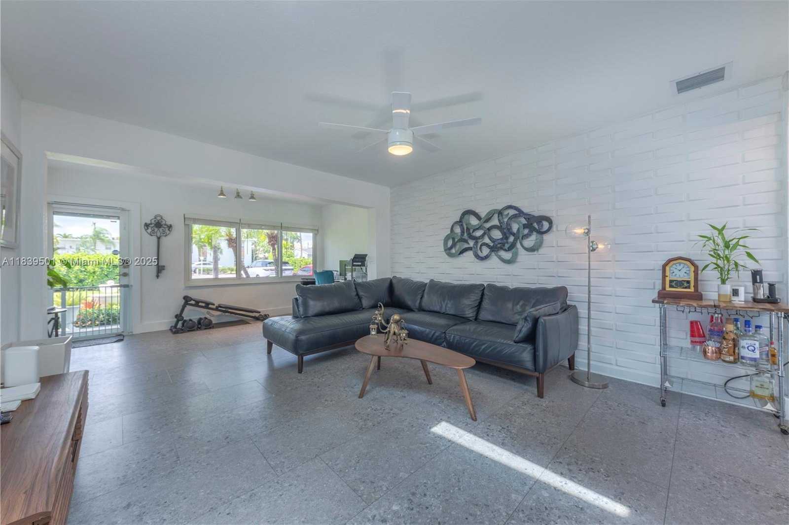 Small Image of 2245 JOHNSON ST, Hollywood Number 27