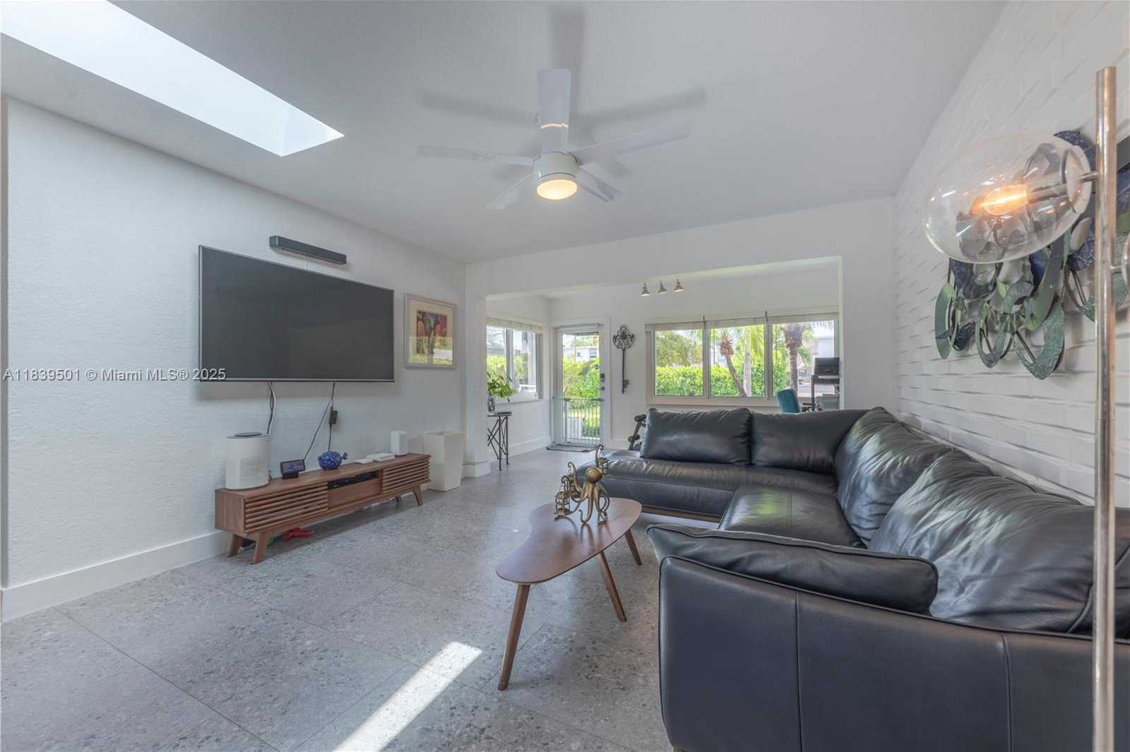 Small Image of 2245 JOHNSON ST, Hollywood Number 28