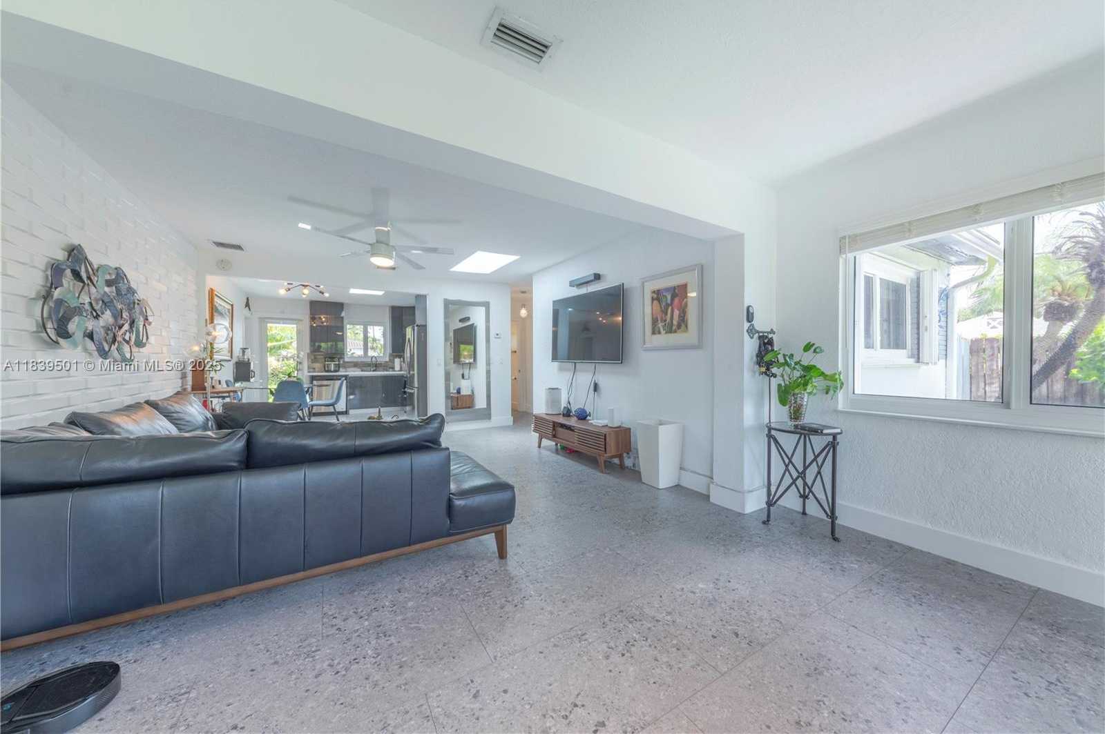 Small Image of 2245 JOHNSON ST, Hollywood Number 30