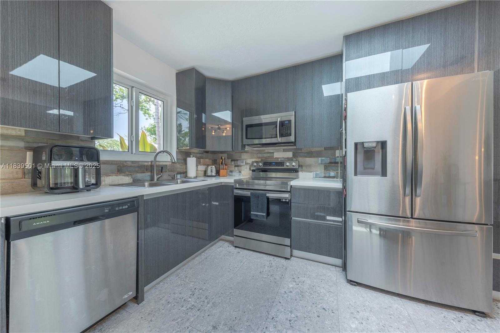 Small Image of 2245 JOHNSON ST, Hollywood Number 35