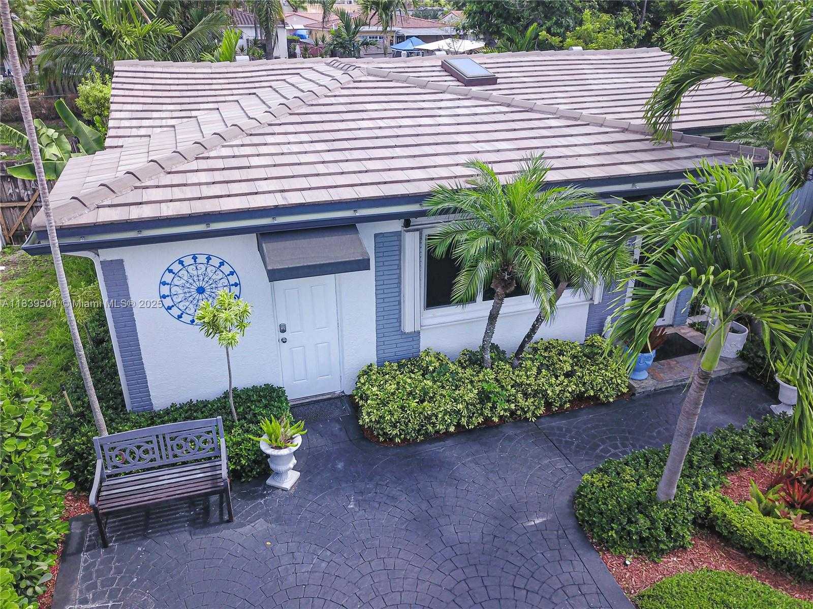 Small Image of 2245 JOHNSON ST, Hollywood Number 4