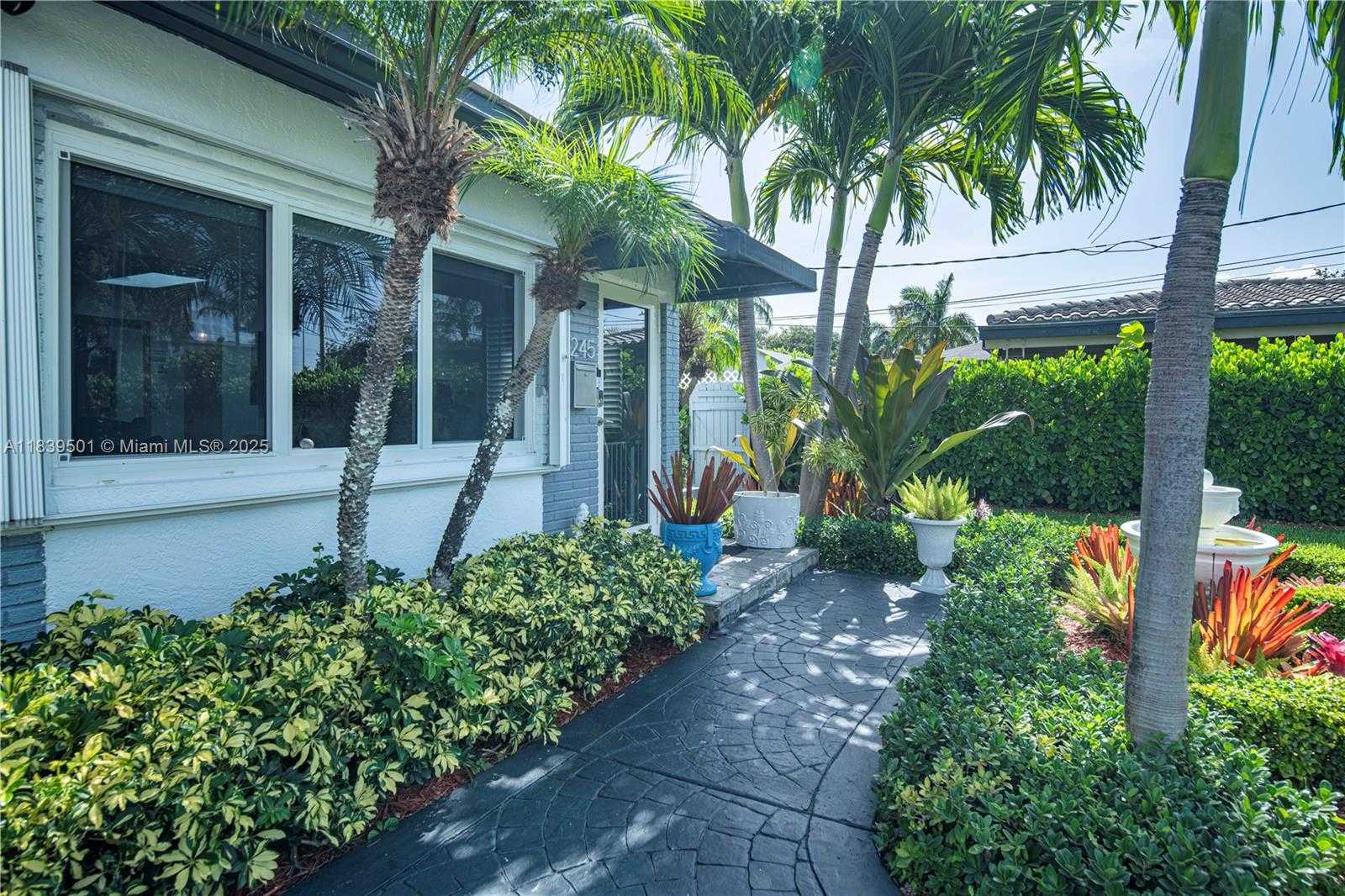 Small Image of 2245 JOHNSON ST, Hollywood Number 5