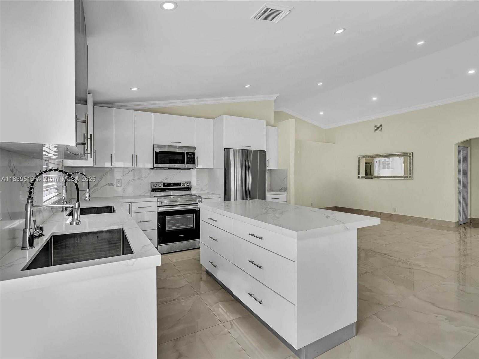 Small Image of 4966 SOUTH WEST 33RD TER, Hollywood Number 23