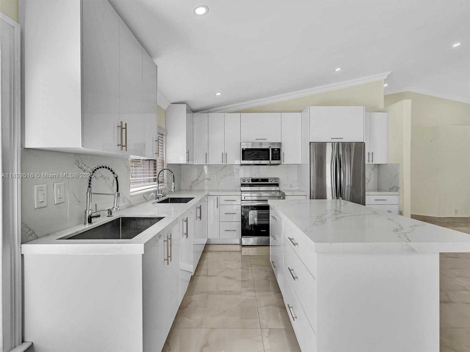 Small Image of 4966 SOUTH WEST 33RD TER, Hollywood Number 24