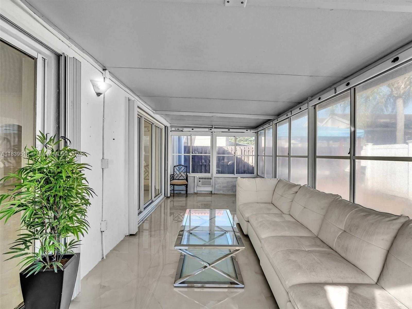 Small Image of 4966 SOUTH WEST 33RD TER, Hollywood Number 36