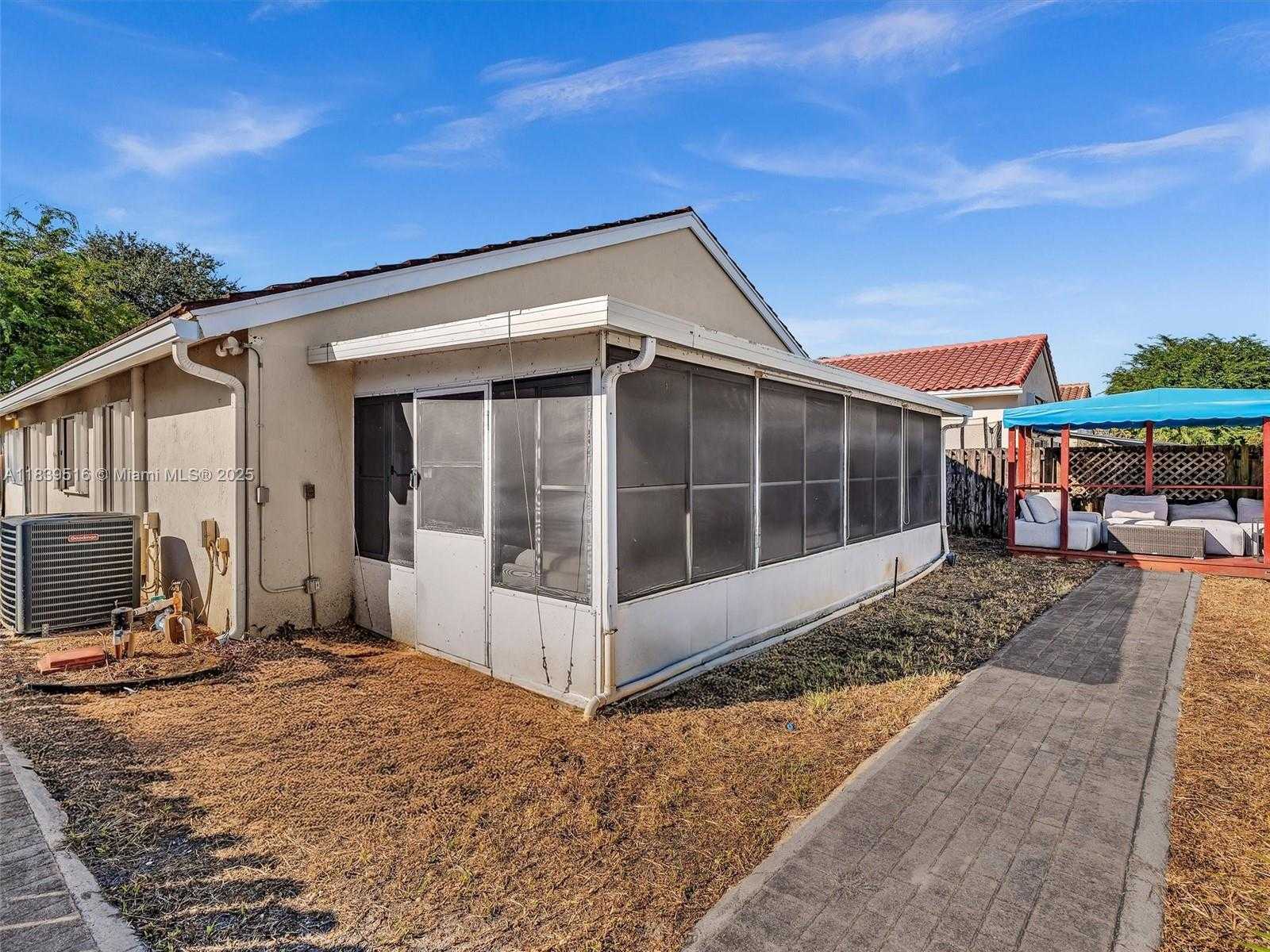 Small Image of 4966 SOUTH WEST 33RD TER, Hollywood Number 37