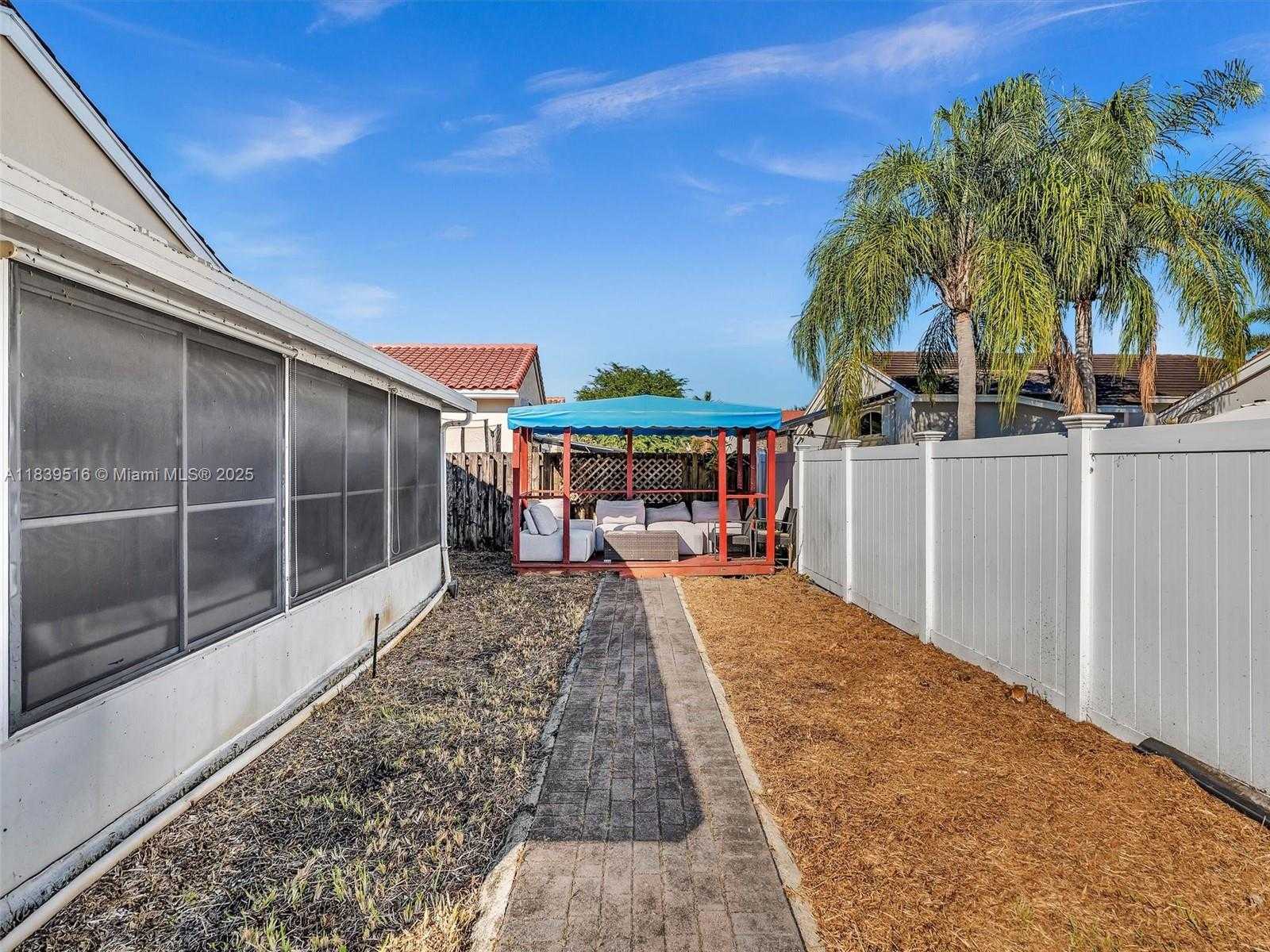 Small Image of 4966 SOUTH WEST 33RD TER, Hollywood Number 38