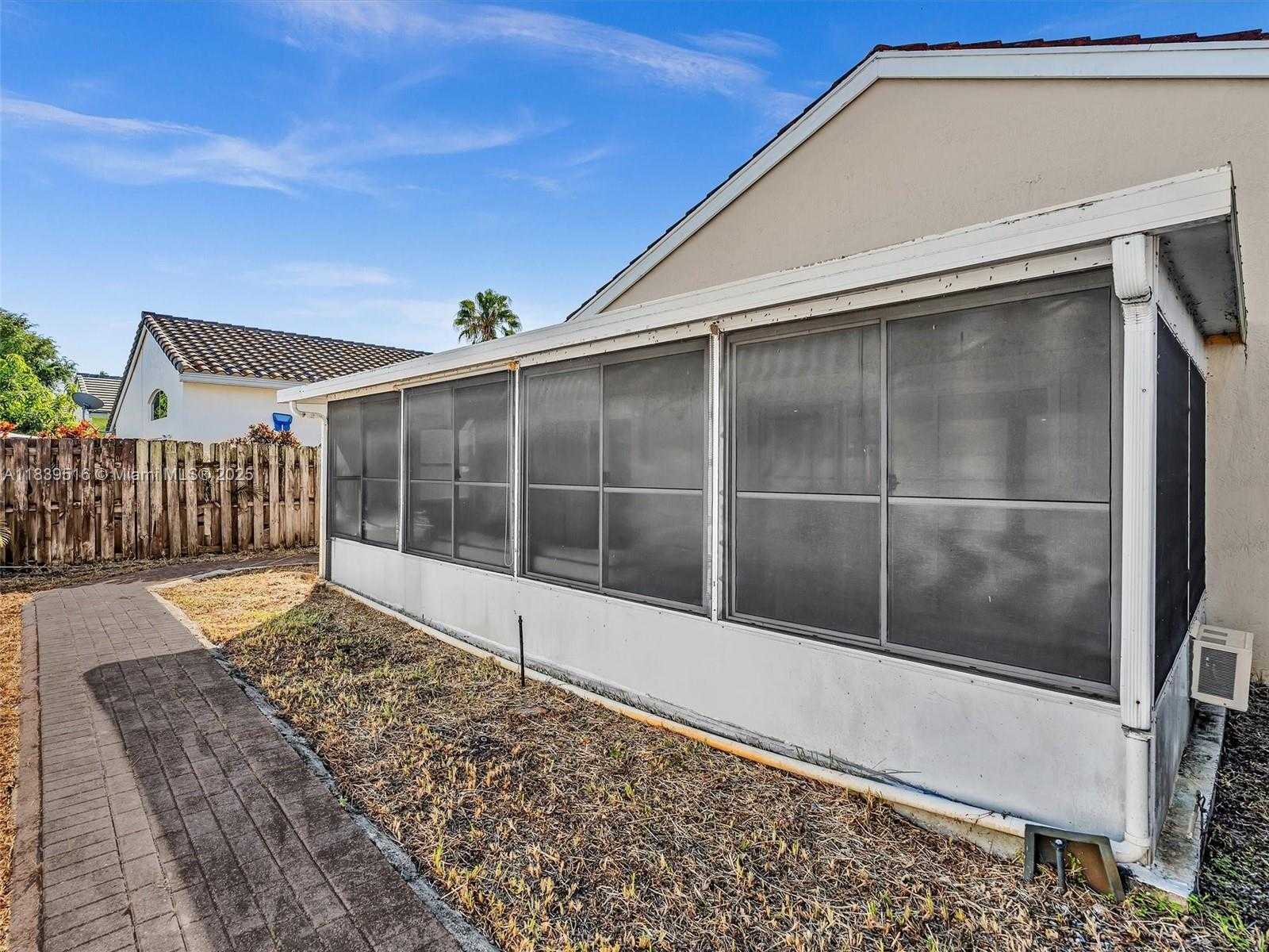 Small Image of 4966 SOUTH WEST 33RD TER, Hollywood Number 39