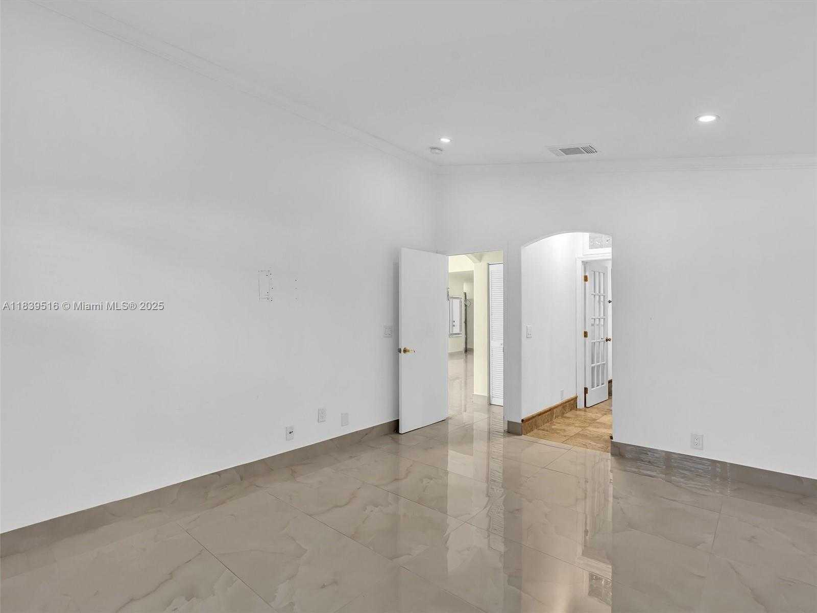 Small Image of 4966 SOUTH WEST 33RD TER, Hollywood Number 43