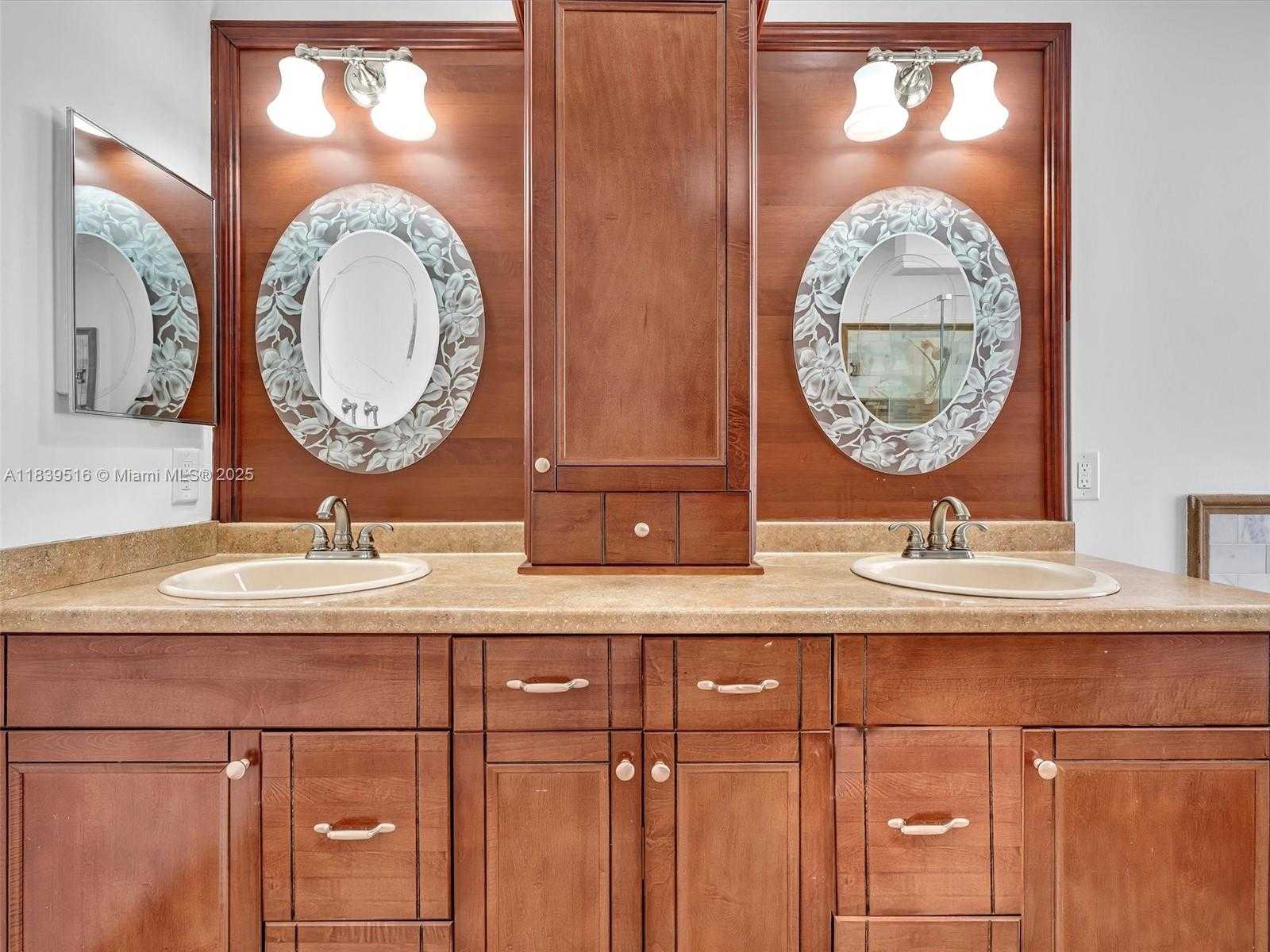 Small Image of 4966 SOUTH WEST 33RD TER, Hollywood Number 48