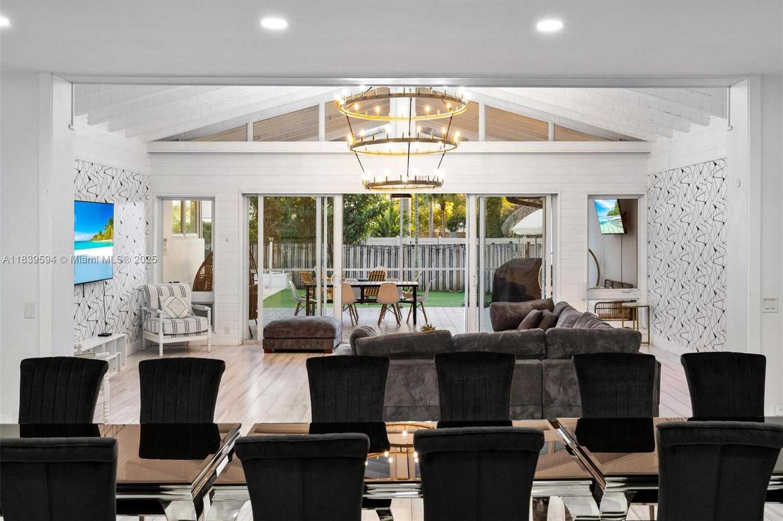 Small Image of 1240 JEFFERSON ST, Hollywood Number 2