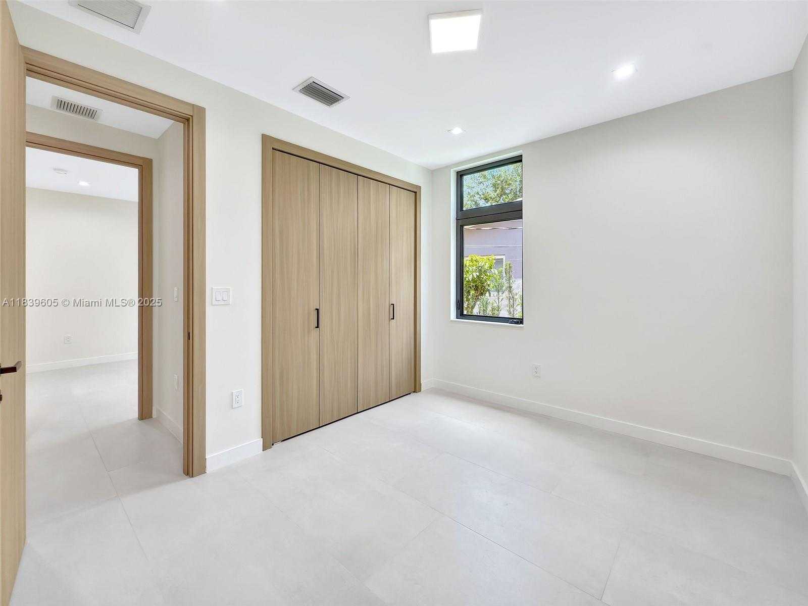 Small Image of 4109 SOUTH WEST 9TH TER, Miami Number 17
