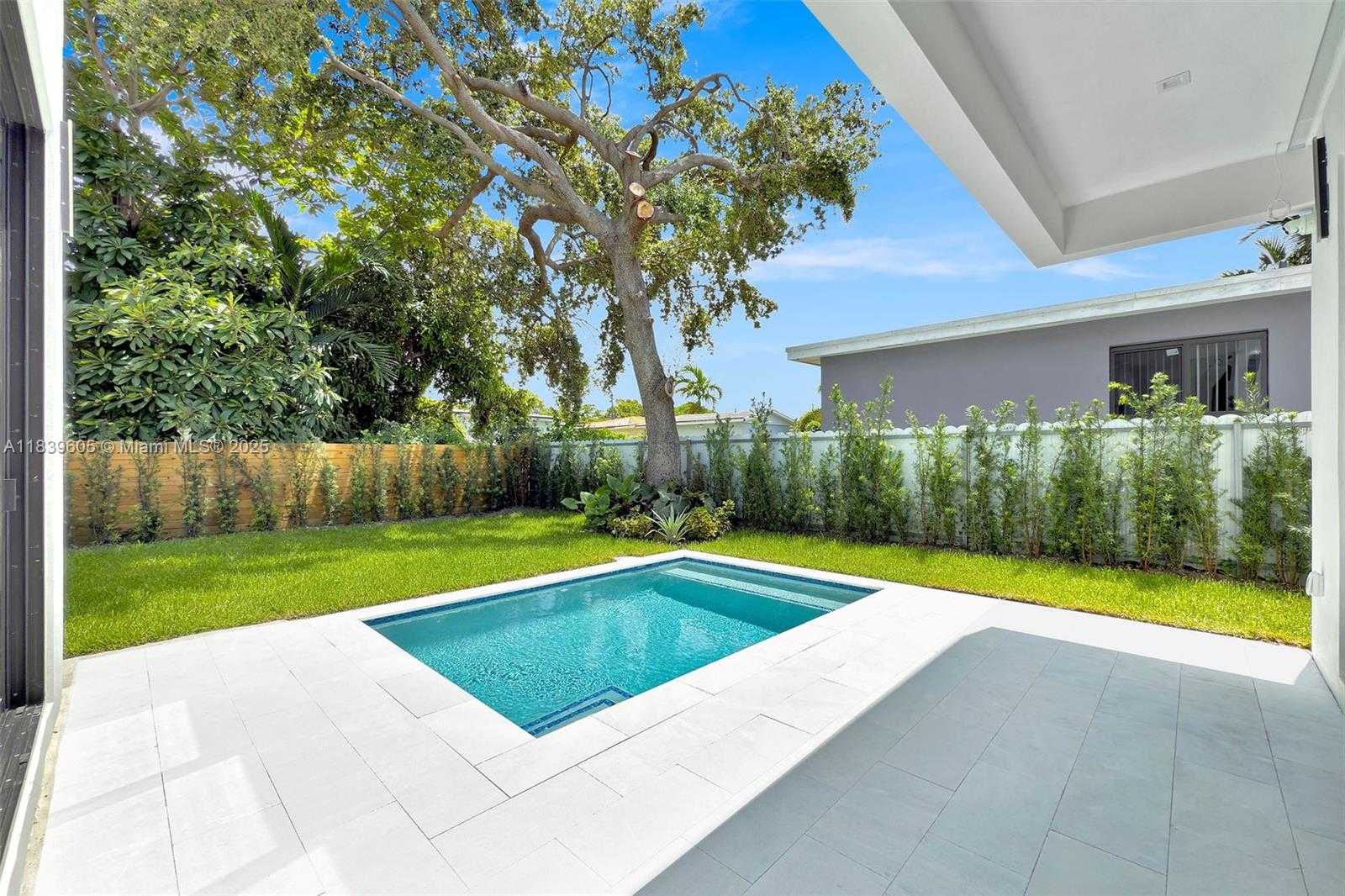 Small Image of 4109 SOUTH WEST 9TH TER, Miami Number 19