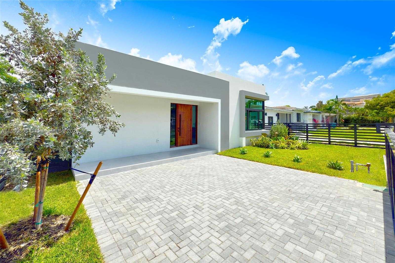 Small Image of 4109 SOUTH WEST 9TH TER, Miami Number 2