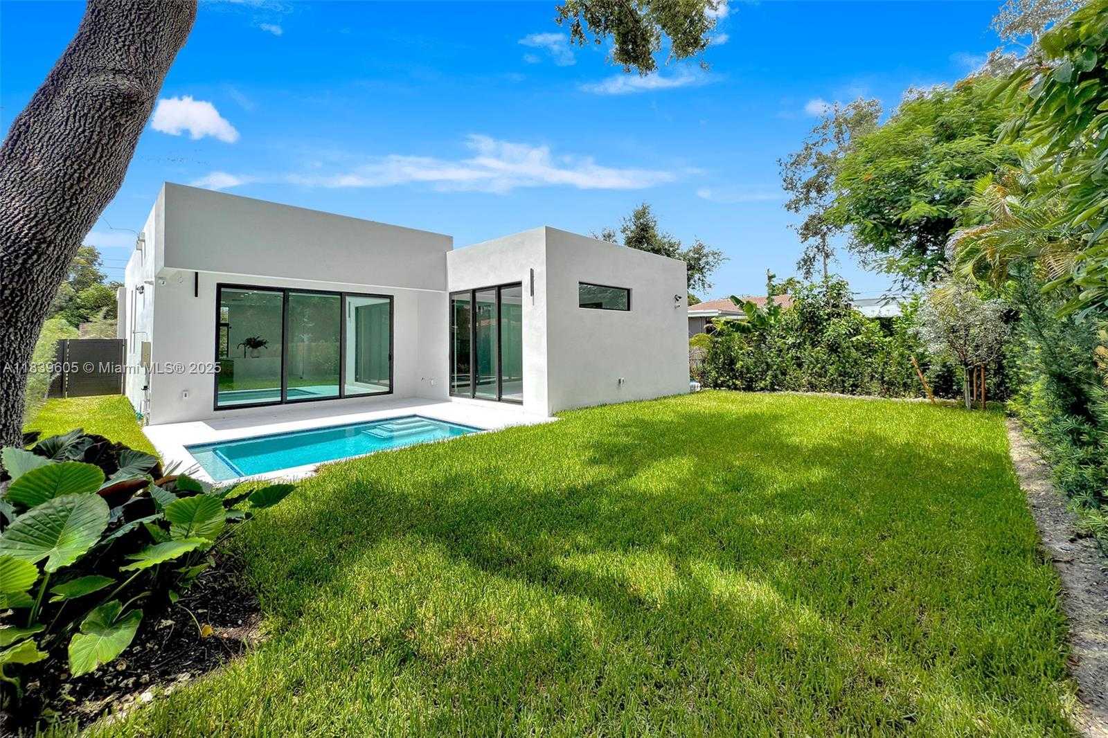 Small Image of 4109 SOUTH WEST 9TH TER, Miami Number 20