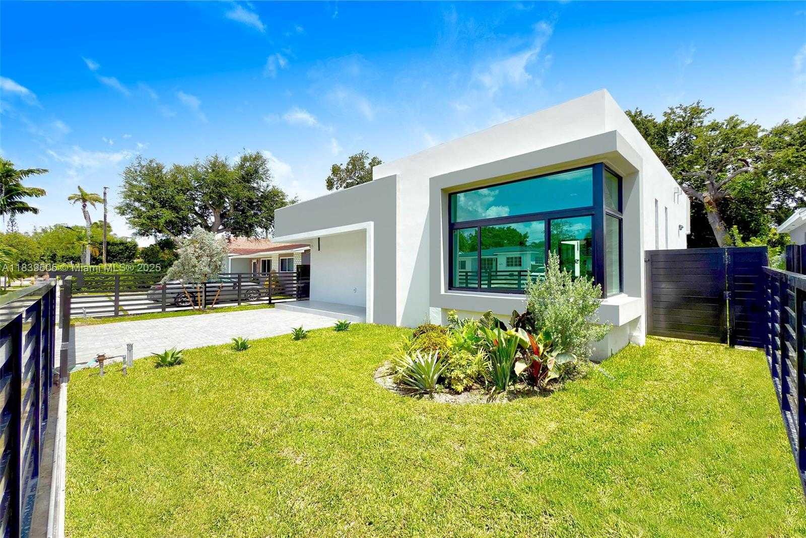 Small Image of 4109 SOUTH WEST 9TH TER, Miami Number 3