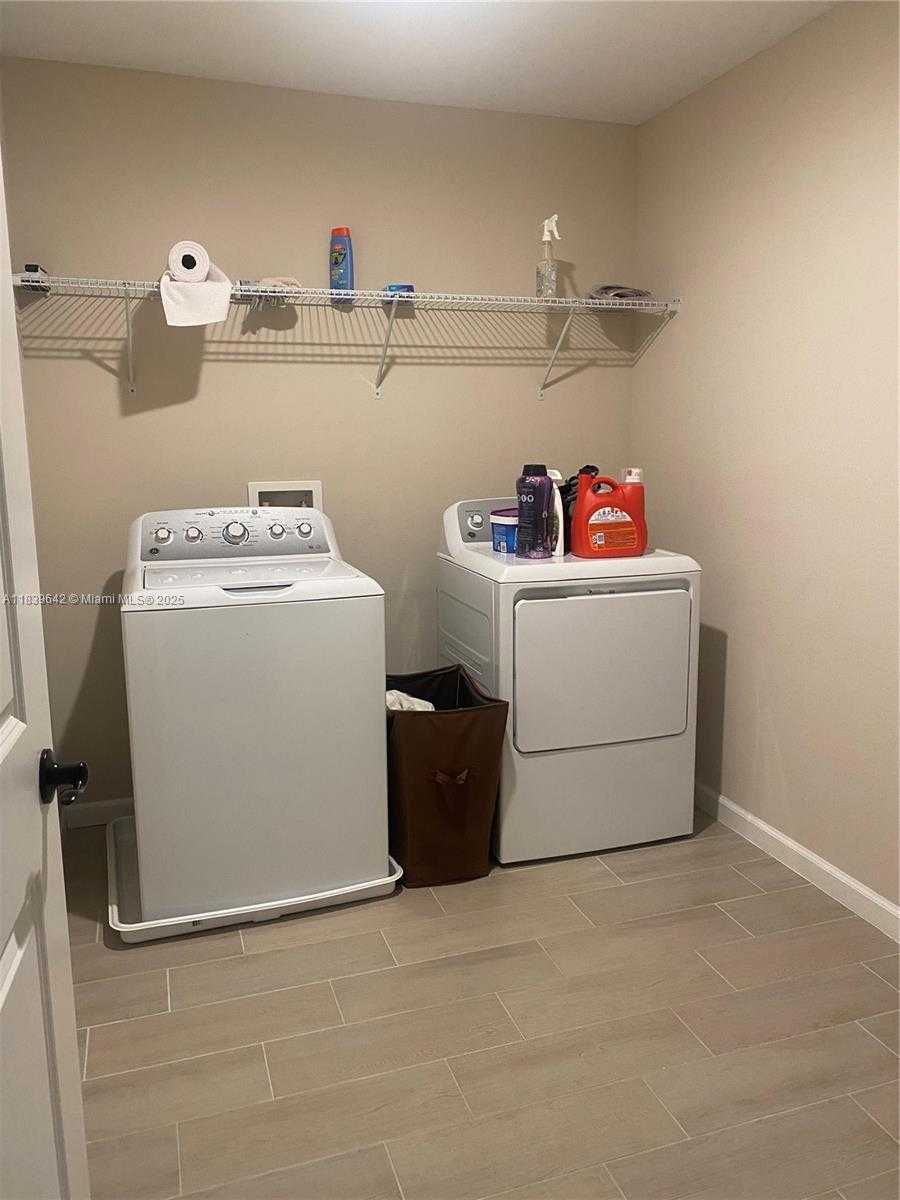 Small Image of 856 NORTH EAST GRIFFON AVE, Other City - In The State Of Florida Number 14