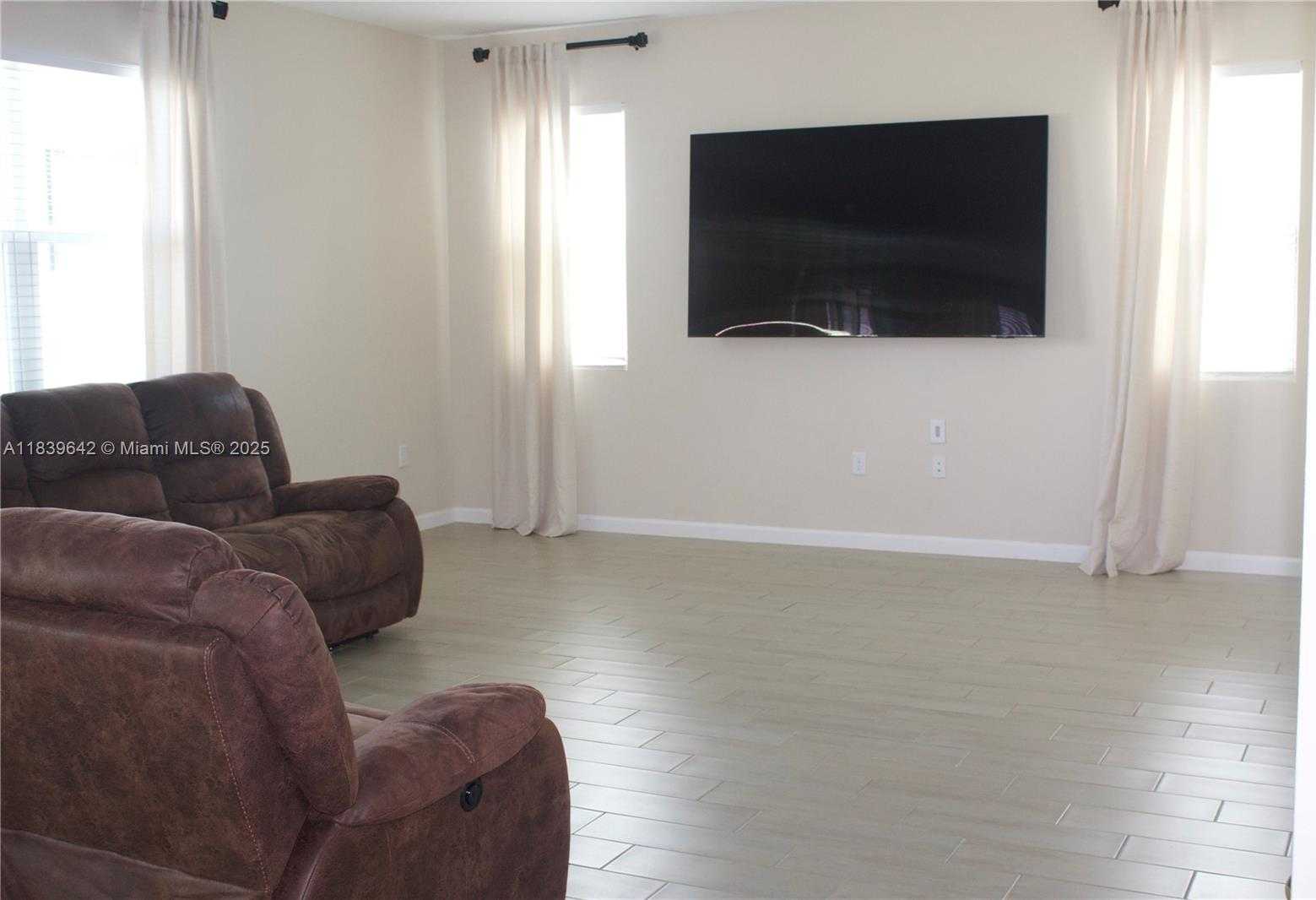 Small Image of 856 NORTH EAST GRIFFON AVE, Other City - In The State Of Florida Number 5