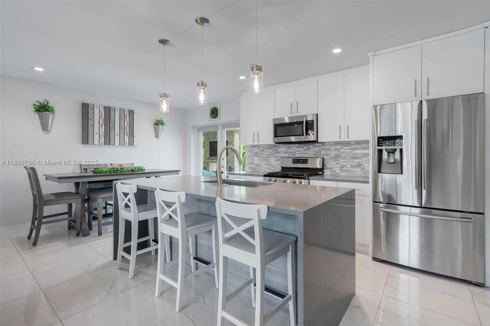 Small Image of 11940 NORTH WEST 33RD ST, Sunrise Number 3