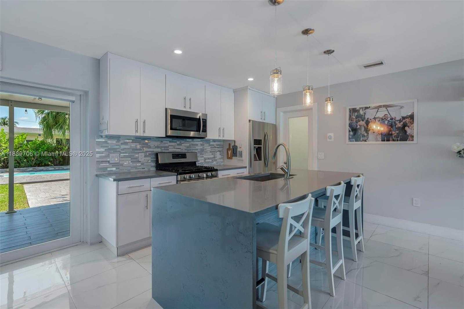 Small Image of 11940 NORTH WEST 33RD ST, Sunrise Number 4