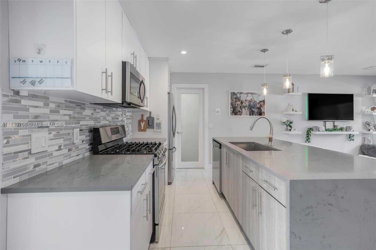 Small Image of 11940 NORTH WEST 33RD ST, Sunrise Number 6
