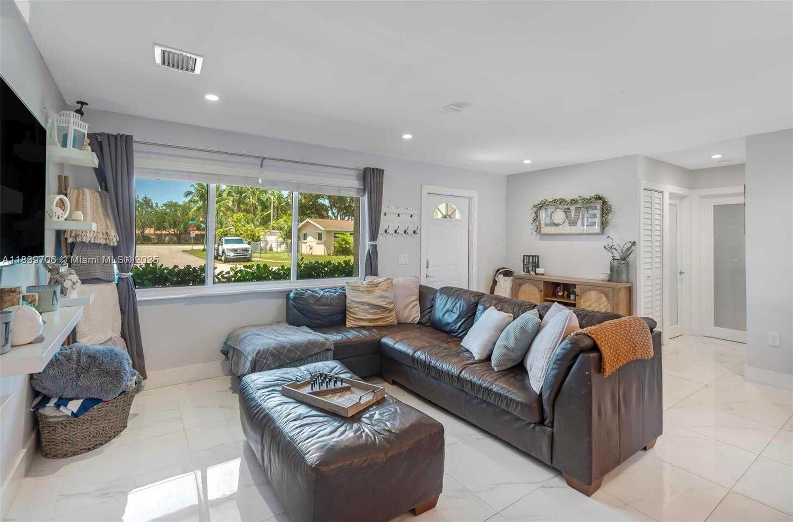 Small Image of 11940 NORTH WEST 33RD ST, Sunrise Number 9