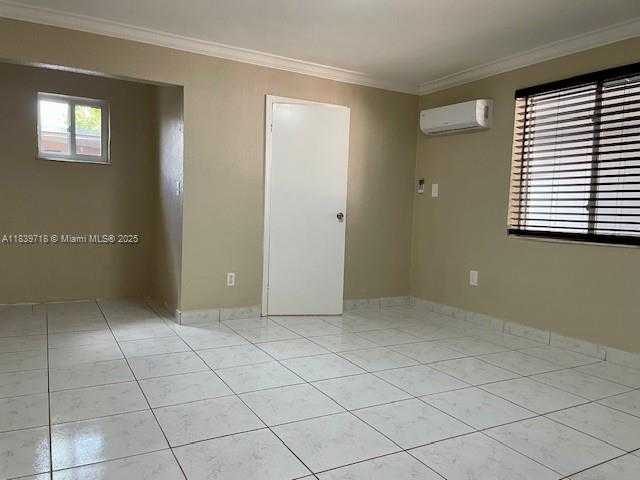 Small Image of 330 WEST 40TH PL, Hialeah Number 14