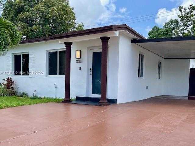 Small Image of 330 WEST 40TH PL, Hialeah Number 2