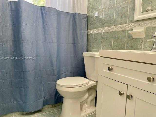 Small Image of 330 WEST 40TH PL, Hialeah Number 20