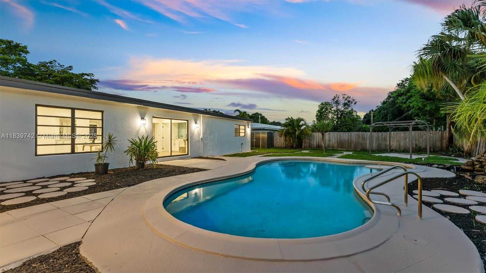Small Image of 885 AZALEA CT, Plantation Number 30