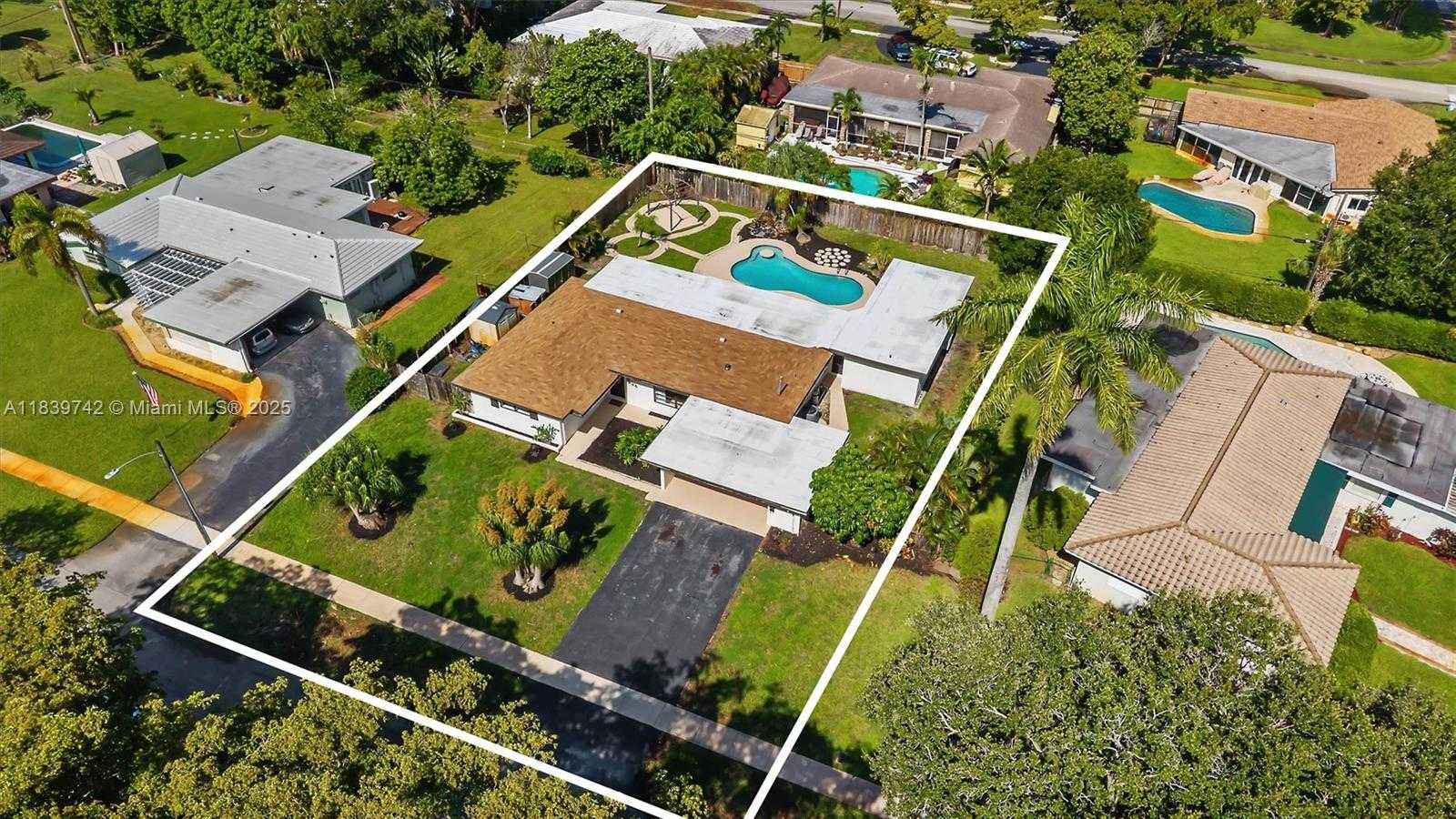 Small Image of 885 AZALEA CT, Plantation Number 35