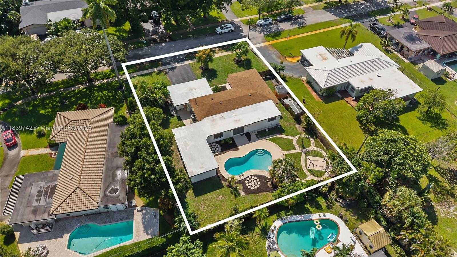 Small Image of 885 AZALEA CT, Plantation Number 36