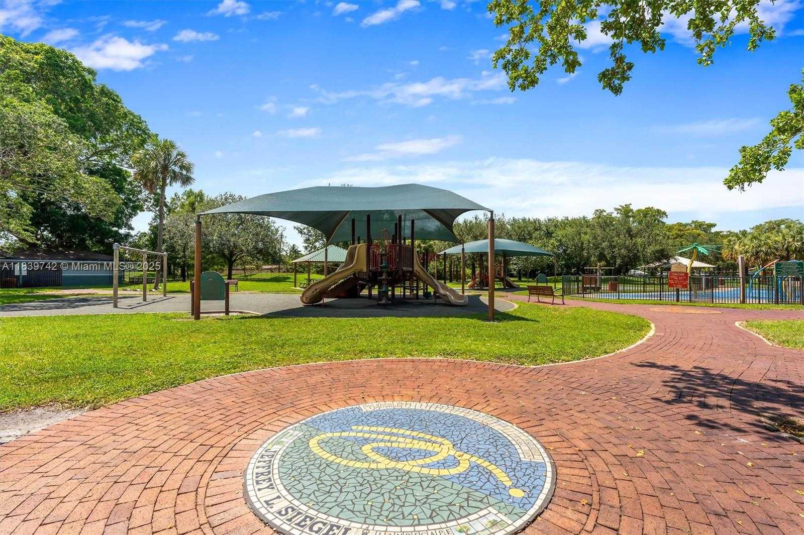 Small Image of 885 AZALEA CT, Plantation Number 39