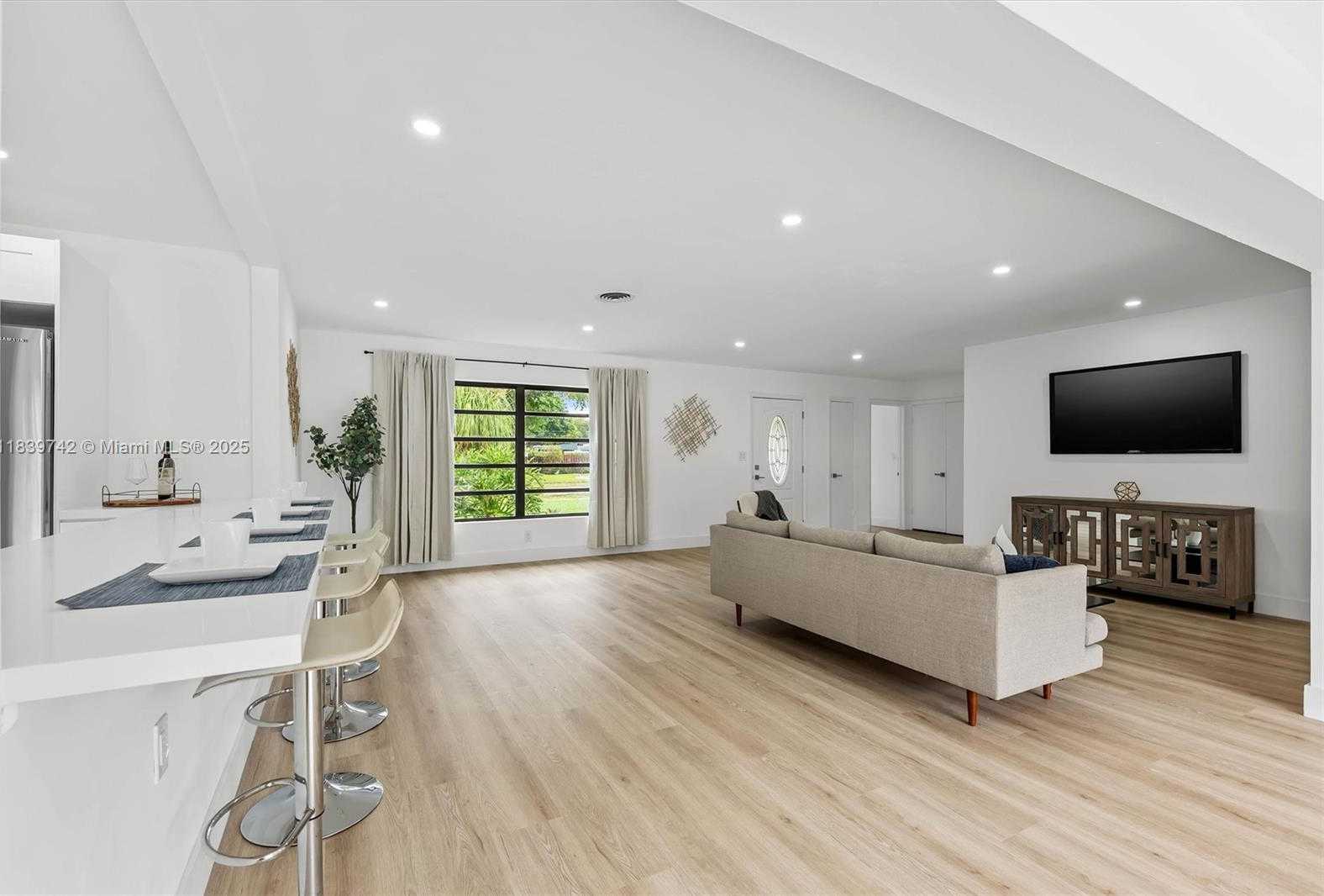 Small Image of 885 AZALEA CT, Plantation Number 4