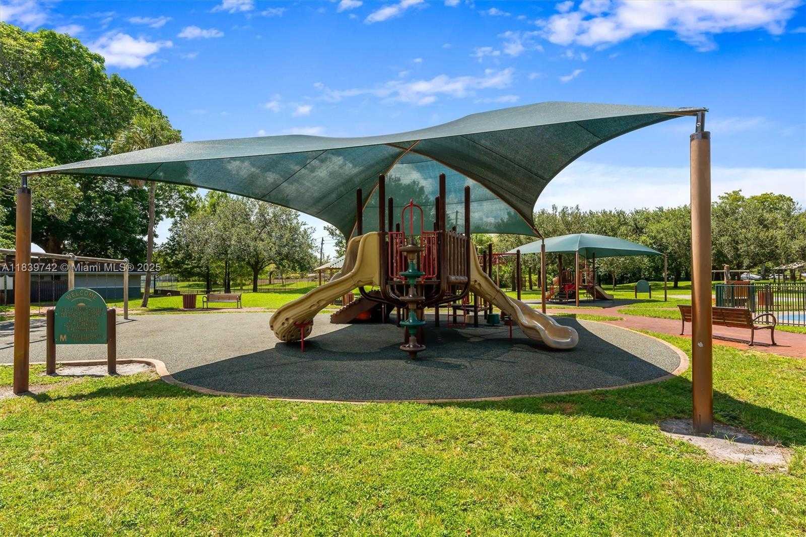 Small Image of 885 AZALEA CT, Plantation Number 40