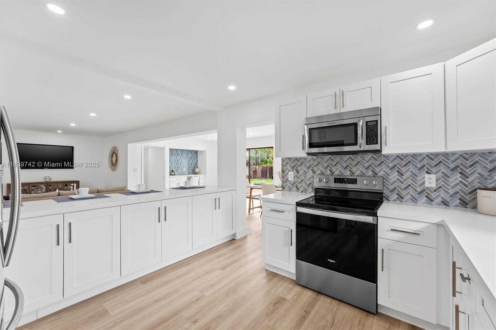 Small Image of 885 AZALEA CT, Plantation Number 8
