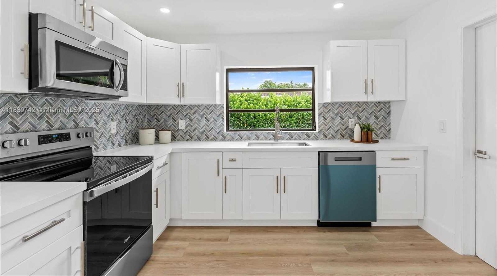 Small Image of 885 AZALEA CT, Plantation Number 9